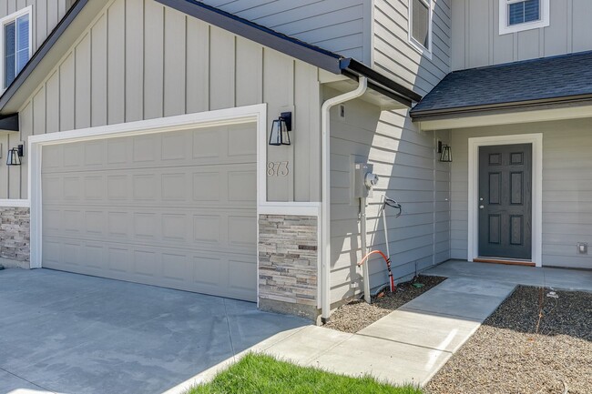 Building Photo - Beautiful 3 Bedroom Townhome for Lease!