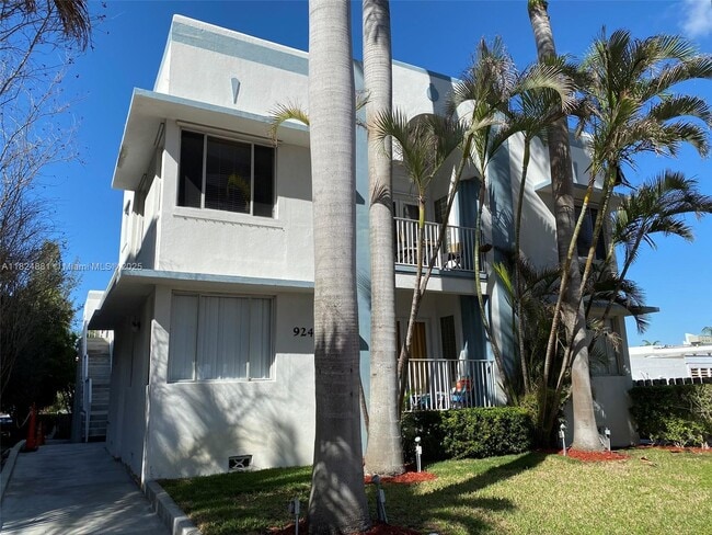 Foto del edificio - 9248 Collins Ave