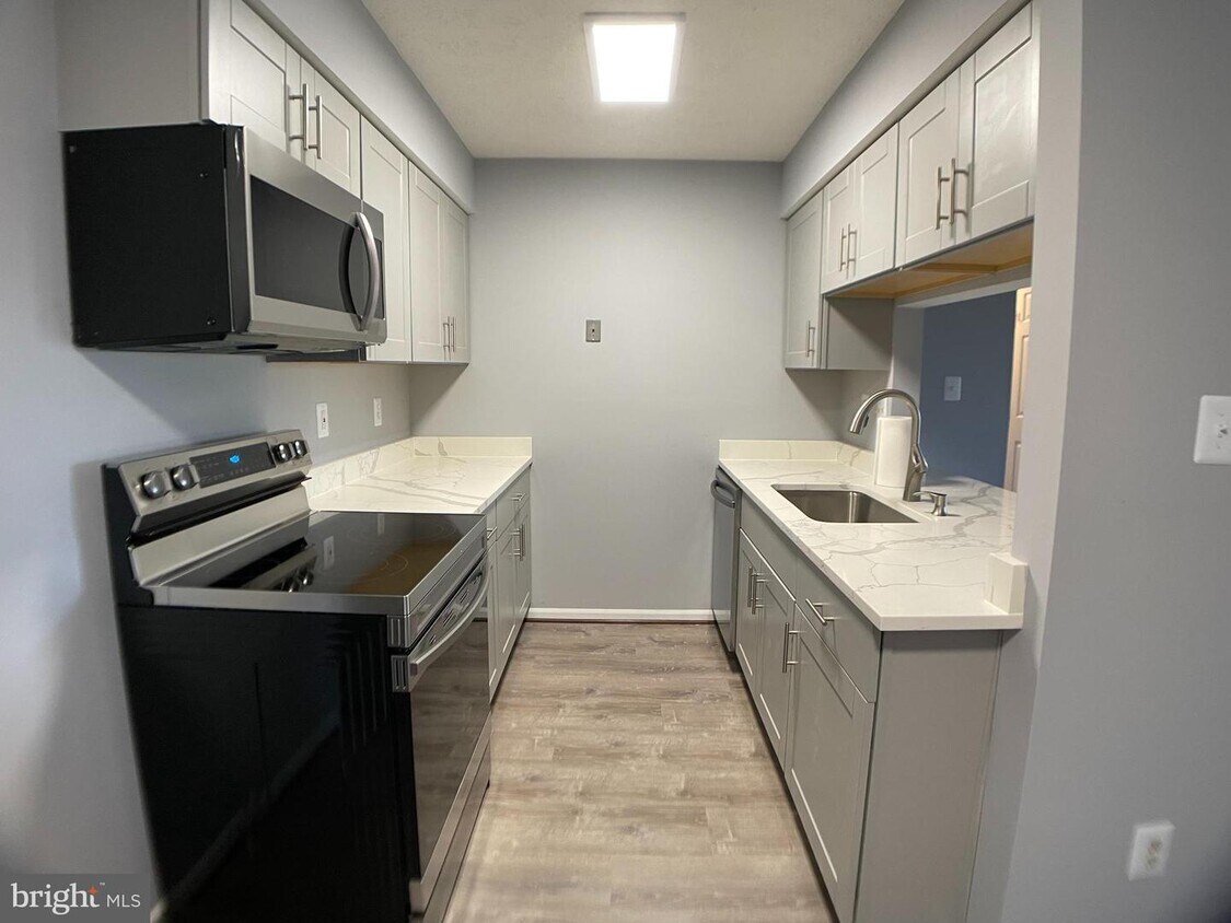 Foto principal - 4720 Dorsey Hall Dr