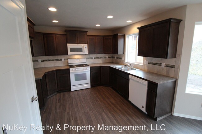 Building Photo - 18210 Selkirk Estates Rd