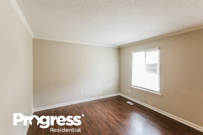 Foto del edificio - 632 Basswood Dr