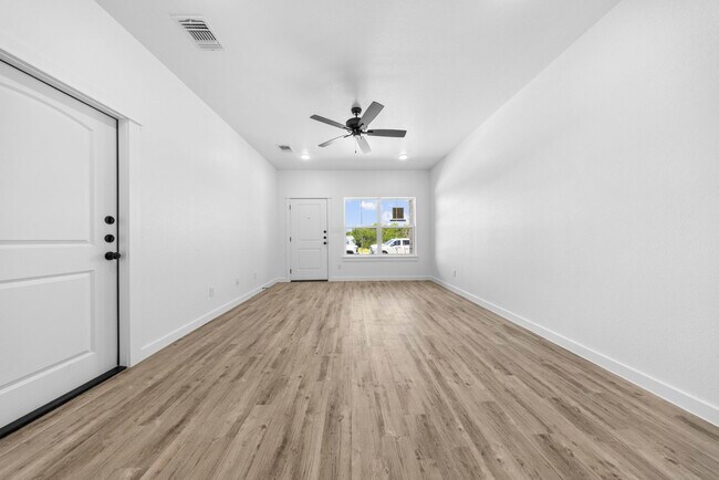 Foto del edificio - 3709 Canvas Back Rd