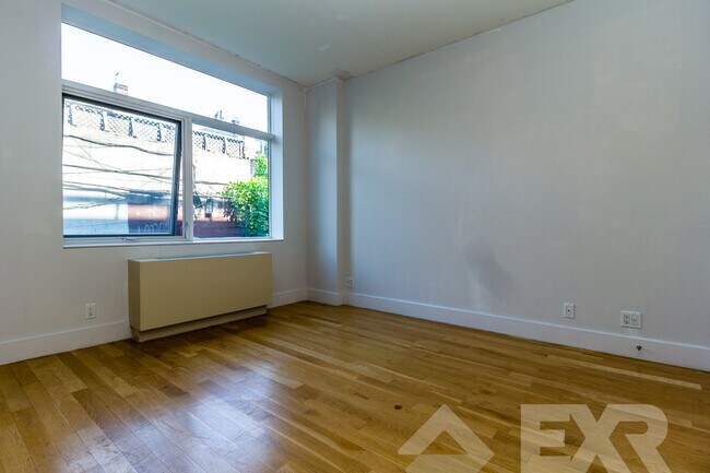 Building Photo - 114 Troutman St