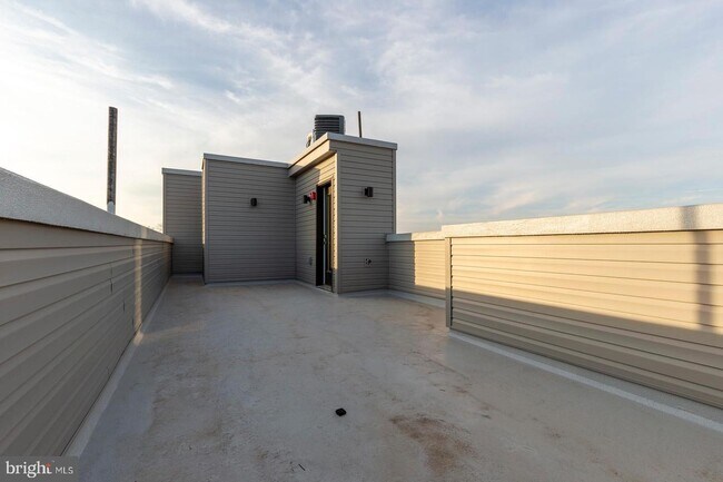 Foto del edificio - 2127 N Front St