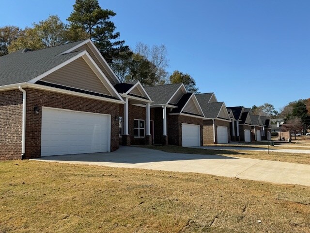 Foto del edificio - 102 Riggins Ln