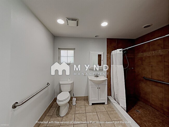 Building Photo - 4 br, 3.5 bath House - 1880 Oak Forest Dr E