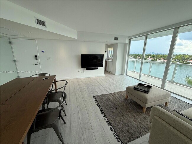 Building Photo - 5900 Collins Ave