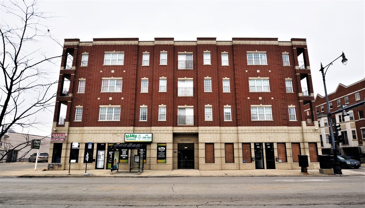 Primary Photo - 3000 W Lawrence Ave
