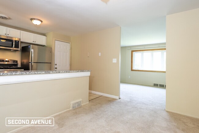 Building Photo - 716 Heartwood DR