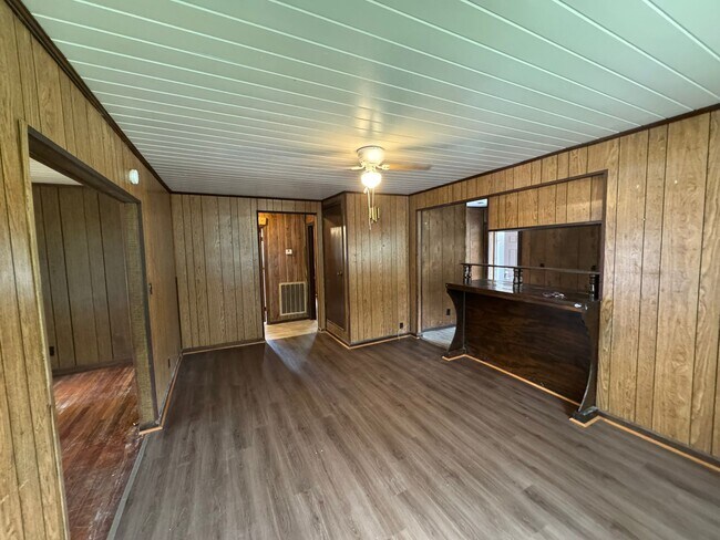 Building Photo - 3583 Napier Ave