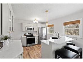 Building Photo - 25455 Nelsine Dr