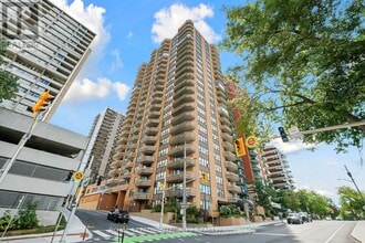 Building Photo - 556-556 Laurier Ave W