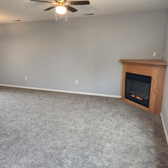 305 NE Kingwood, Waukee, IA 50263 Townhome Rentals in Waukee IA