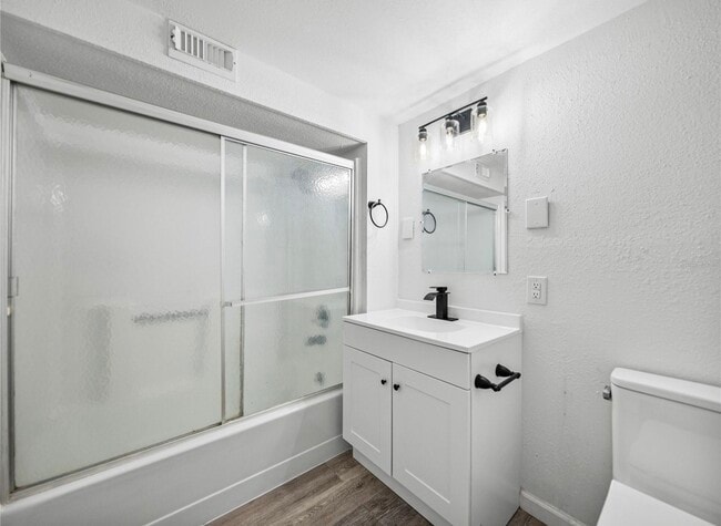 Building Photo - 3115 Skyview Dr