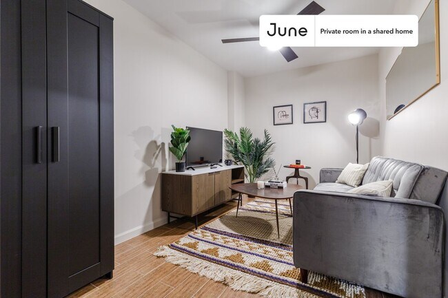 Foto del edificio - Private bedroom in 3 bed/1 bath Home