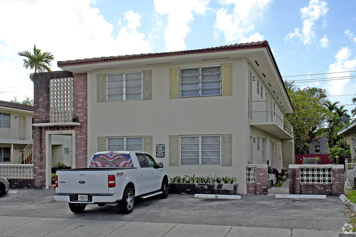 Foto del edificio - 4460 W Flagler St