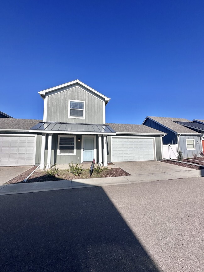 Foto del edificio - 4004 Blue Pine Ln