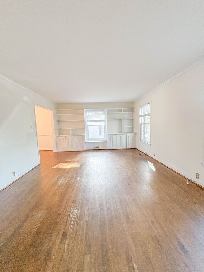 Foto del edificio - 3 Bedroom 2 Bathroom with Detached Garage