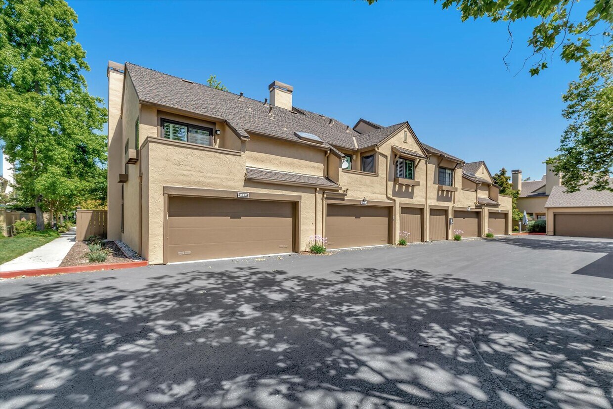 Foto principal - Hamilton Place Townhome