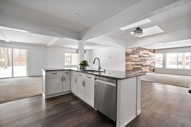 Foto del edificio - 41831 Glen Arbor St