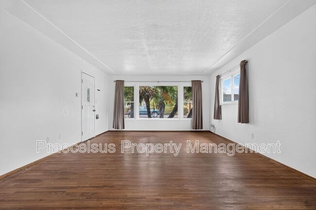 Building Photo - 626 Brightwood Ave