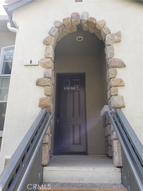 Building Photo - 6 Benchmark Ln
