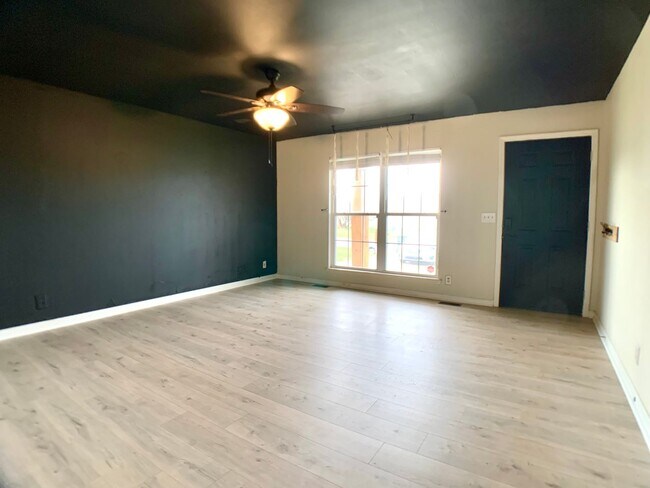 Building Photo - 189 Oak Tree Dr