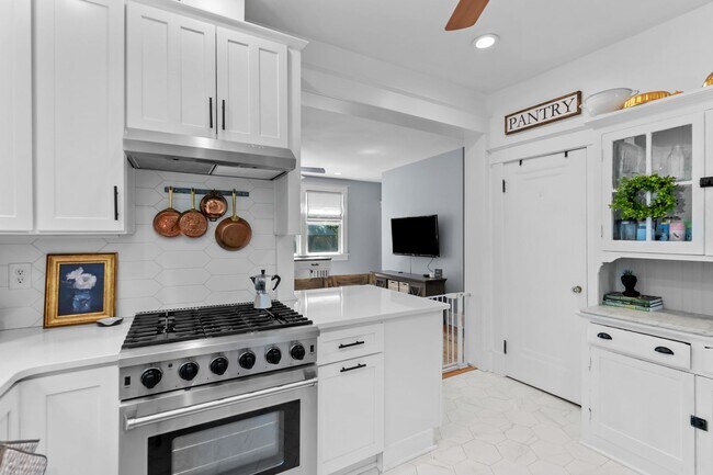 Building Photo - Your Dream Home Awaits in Norfolk, Virginia!
