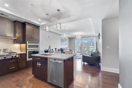 Building Photo - 250 Henley Pl
