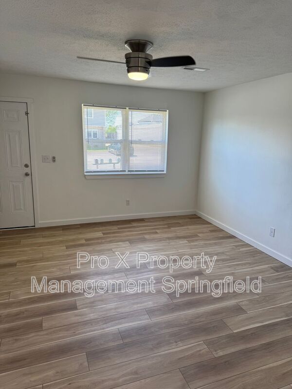 Foto del edificio - 623 E Bain St