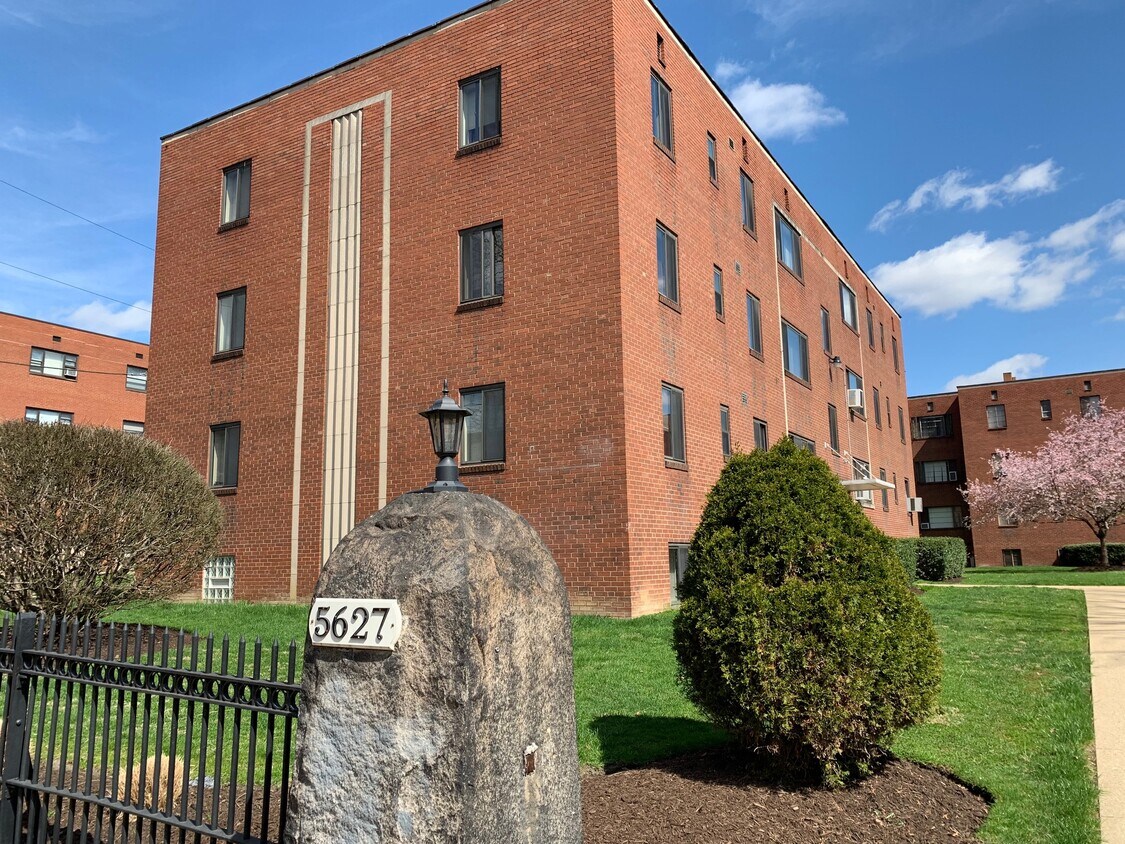 Foto principal - 5627 Rippey St