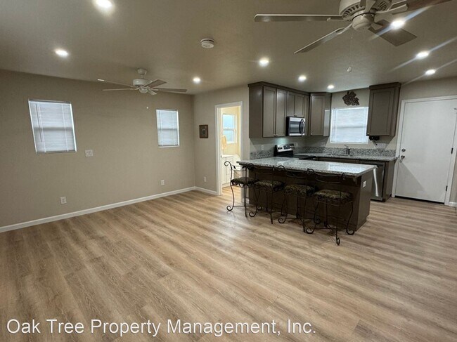 Foto del edificio - Studio, 1 bath House - 360 Cole Avenue #C