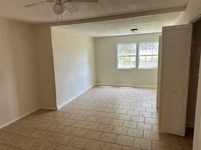 Building Photo - 9301 Chesterfield Dr
