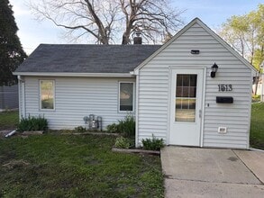 Building Photo - 1513 2nd St NE