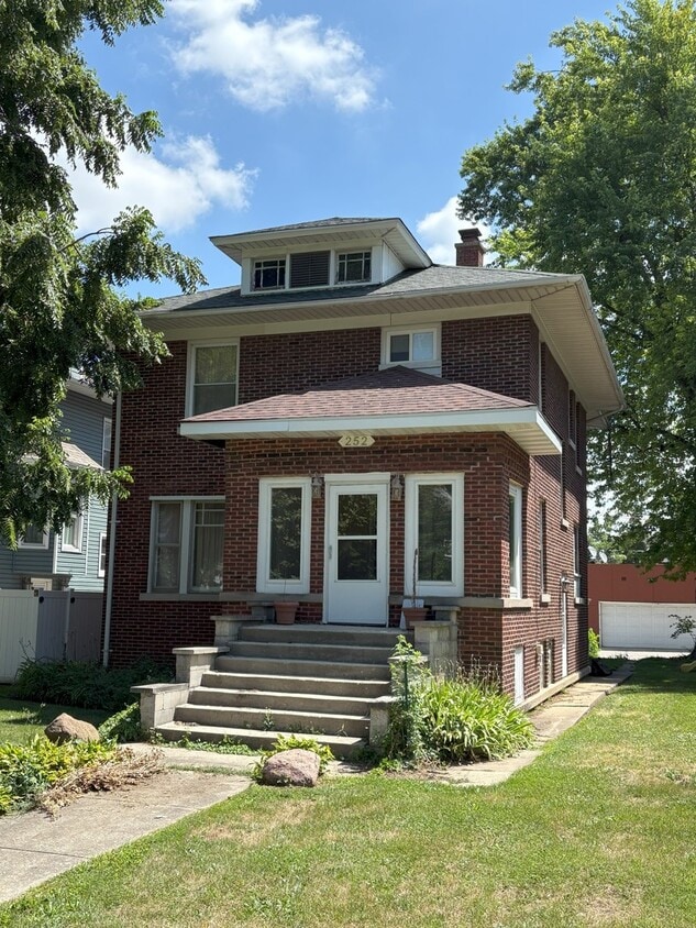 Building Photo - 252 N Raynor Ave