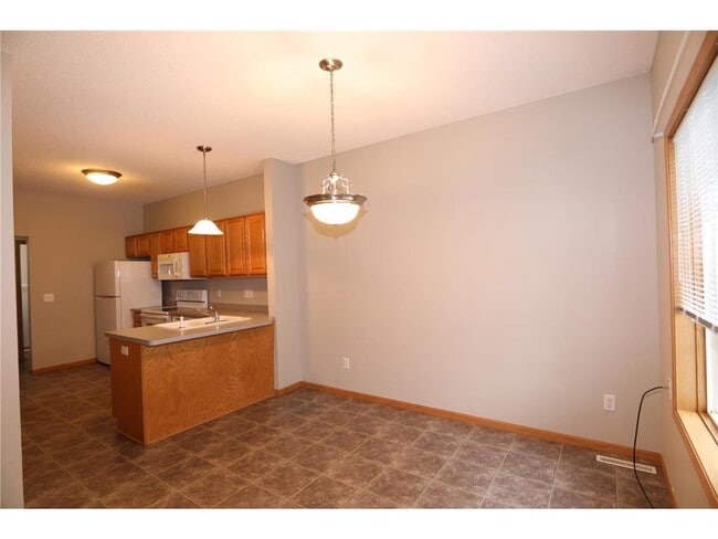 Building Photo - 9476 Talon Ct