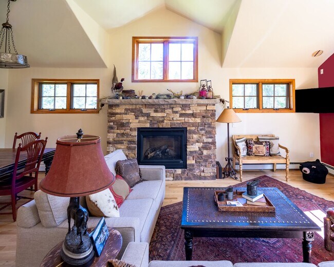 Building Photo - Extended Winter rental-Flexible lease term...