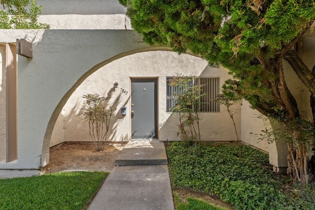 Foto del edificio - Spacious 3-Bedroom Townhome Near UCSD & UT...
