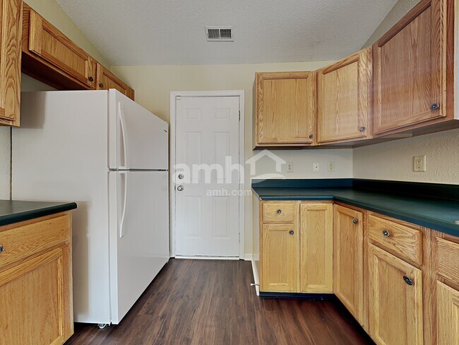 Foto del edificio - 5521 Bracken Cir