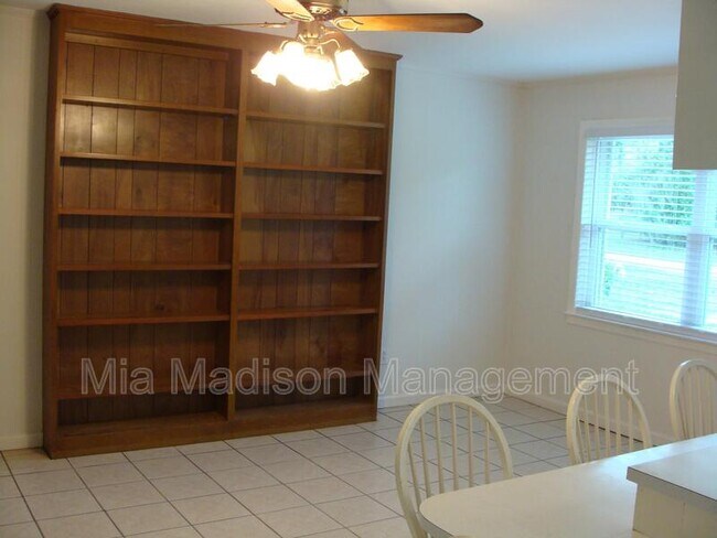 Building Photo - 112 Jacquelyn Dr