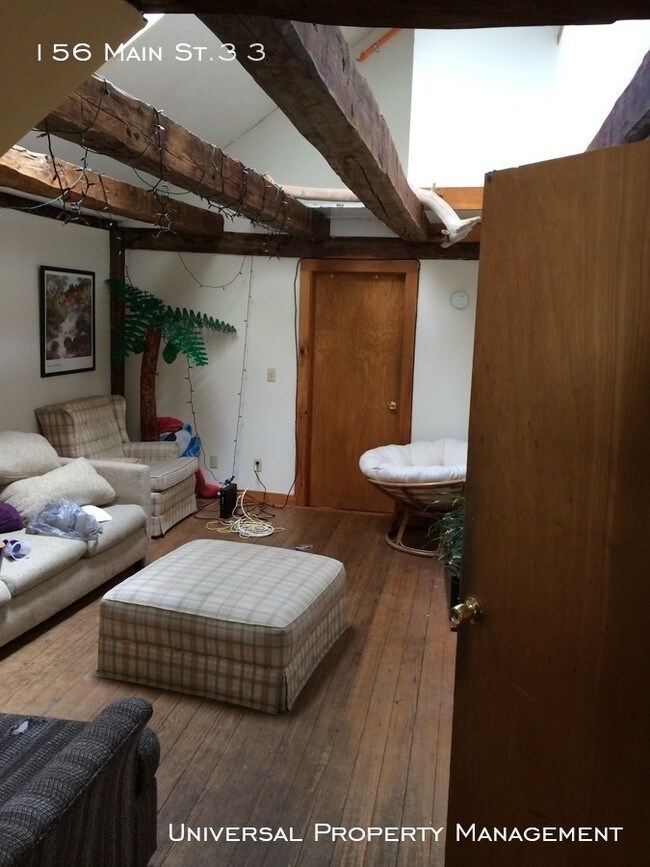 Building Photo - 3 bedroom rental in downtown Newmarket