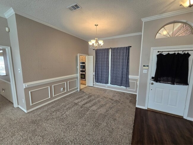 Building Photo - 2609 Classic Ct E