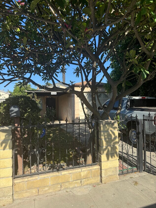 Primary Photo - 9436 Grape St