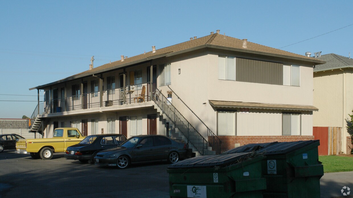 Primary Photo - 255-261 Pamela Ave
