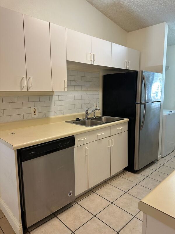 Foto del edificio - 3436 Sunrise Villas Ct N