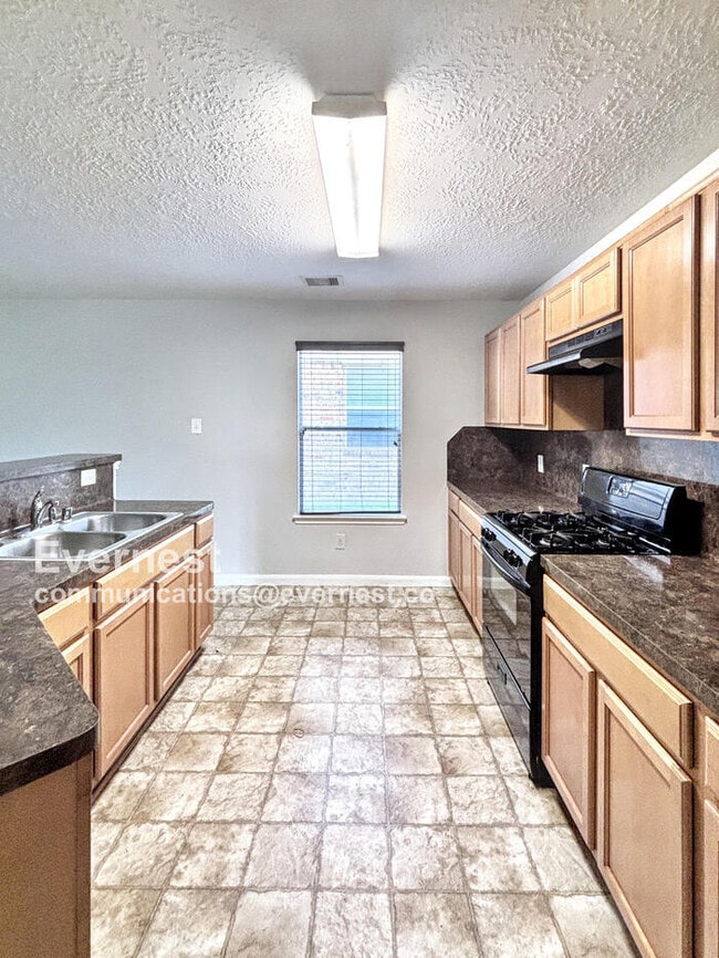 Building Photo - 10618 Kentington Oak Dr