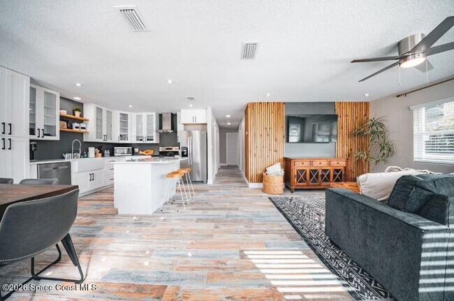 Foto del edificio - 208 Seminole Ave W