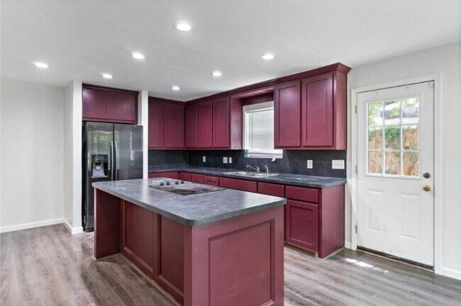 Foto del edificio - 7019 Oak Bough Dr