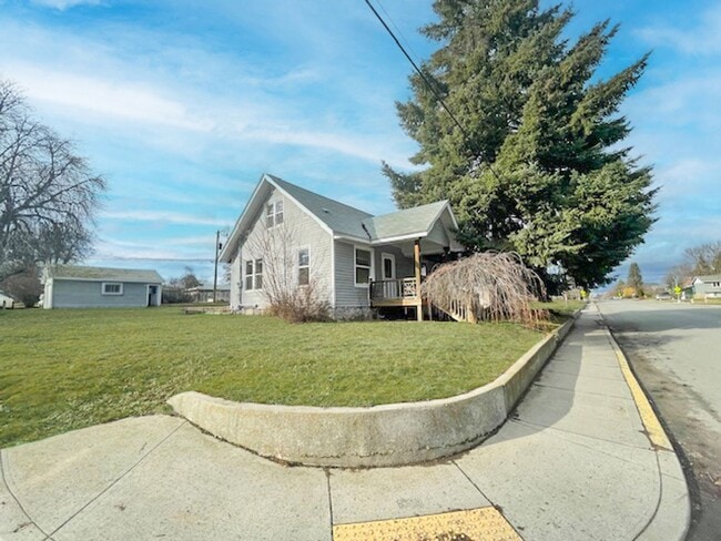 Foto del edificio - Charming Multi-Level 3-Bedroom Home in Cheney