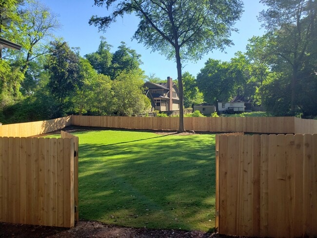 Photo - 1102 Greenbriar Cir House